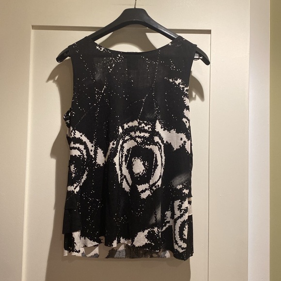 Libra layered tank top. Size LARGE - Picture 7 of 7